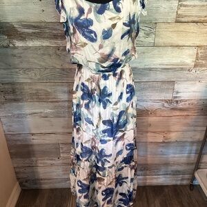 Chic Floral Maxi Dress in Blue and White-NWT